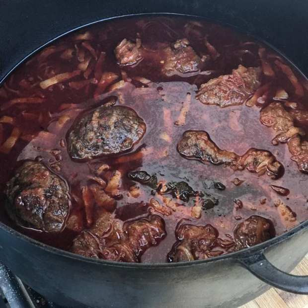 Joue De Cochon Basque Confite Au Cidre Et Au Piment Doux De