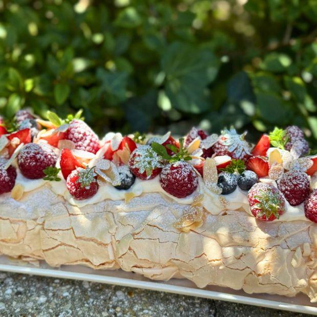 Pavlova roulée aux fruits rouges Pavlova roulée aux fruits rouges
