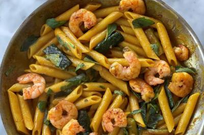 Penne crevettes, courgettes, curcuma