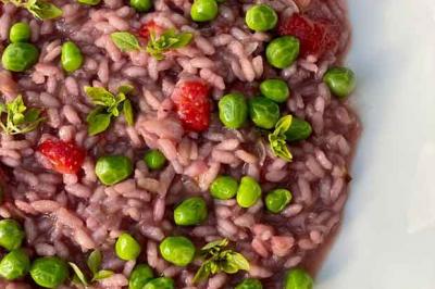 Risotto aux fraises, petits pois et oseille