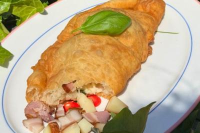 Pizza fritta completa