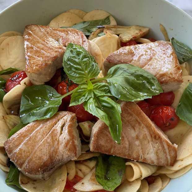 Pâtes aux deux tomates, thon frais et fenouil