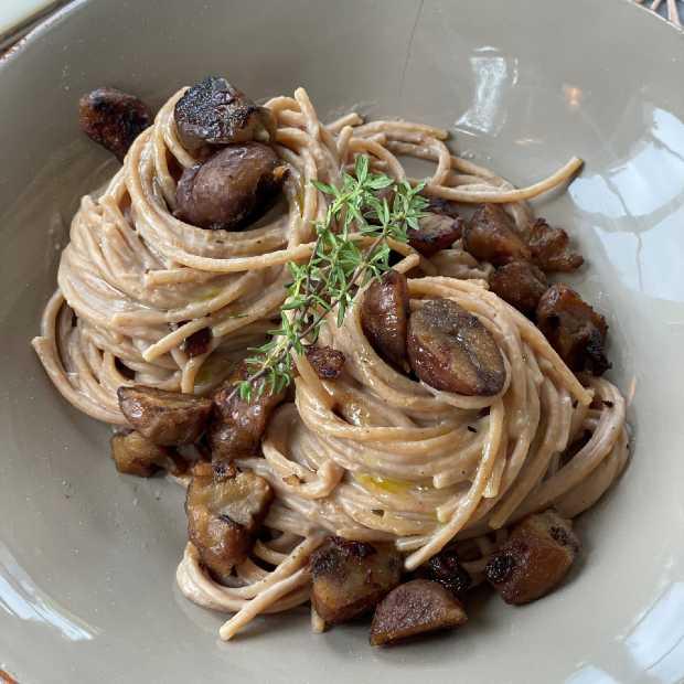 Spaghettis complets aux châtaignes et ail noir