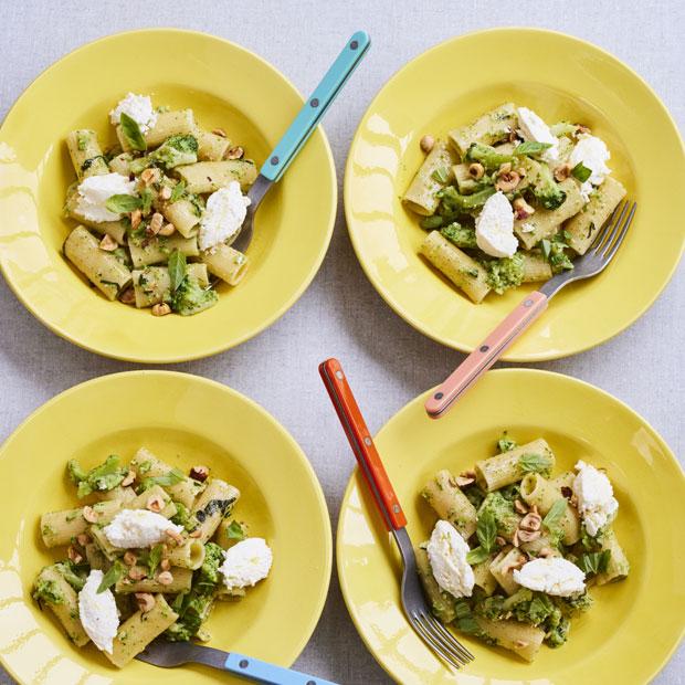 Rigatoni brocoli, noisettes et ricotta