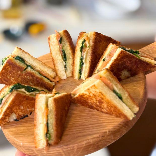 Croque-monsieur épinards, saumon et cheddar
