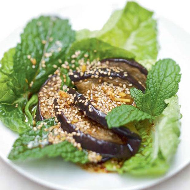 AUBERGINES AIGRES-DOUCES EN SALADE CROQUANTE