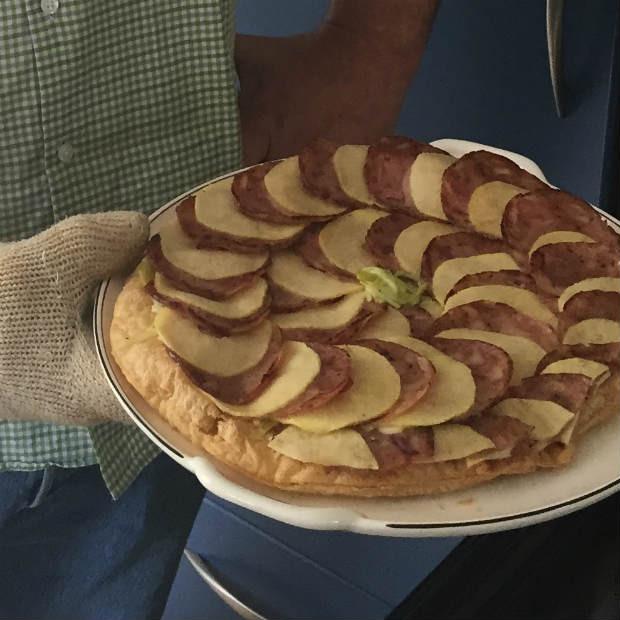 Feuilleté d'andouille et pommes à la crème de camembert de Bernard