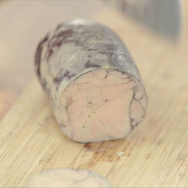 Foie gras poché au vin épicé