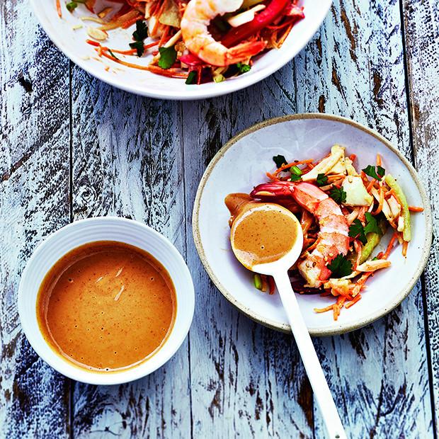 Salade de légumes croquants aux crevettes et lait de coco 