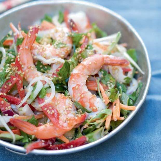 Salade de légumes croquants aux crevettes et lait de coco