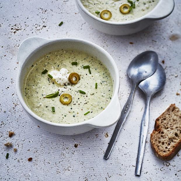 Soupe fraîche d'olives à la menthe