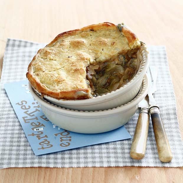 Tartelettes aux endives, fourme d’Ambert et noix