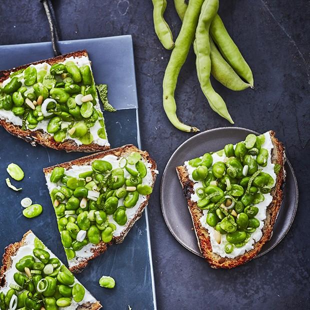 Tartines de févettes à la menthe