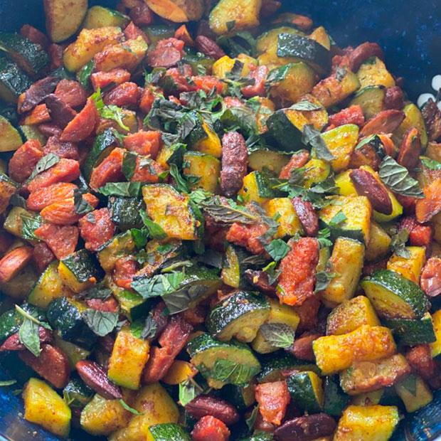 Courgettes sautées aux amandes et chorizo