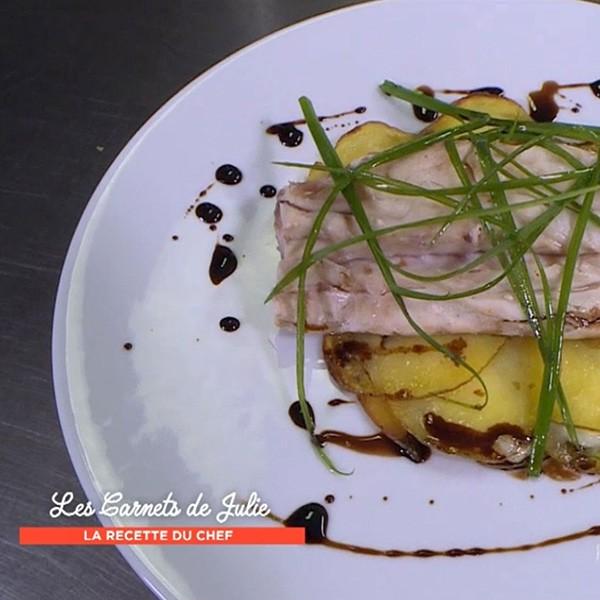 Bar en croûte d’argile et pommes de terre rôties au lard de Thierry Marx