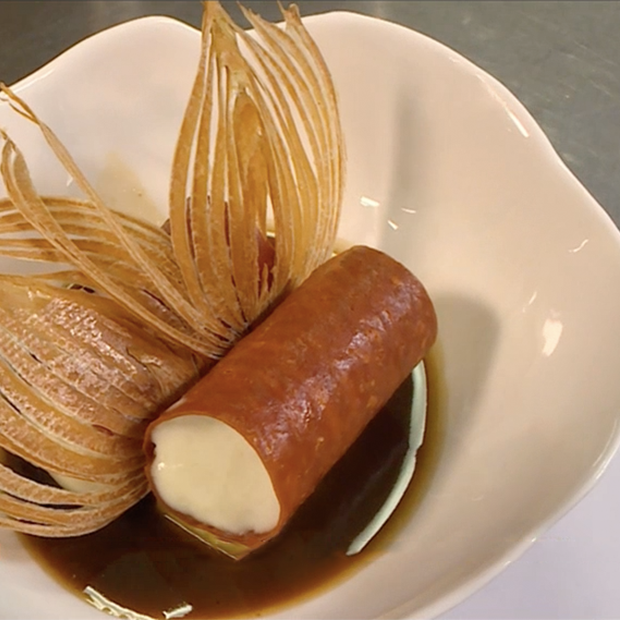 Bouillon comme une soupe à l’oignon de pomme de terre de Thierry Marx