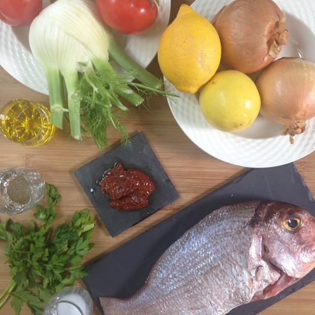 Dorade rôtie et fenouil aux deux tomates