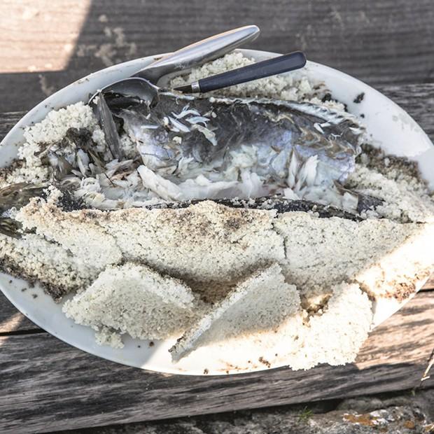 Le bar en croûte de sel de Jean-Pierre