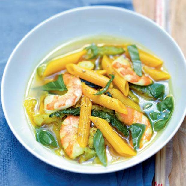 Penne aux crevettes, courgettes et bouillon épicé Penne aux crevettes, courgettes et bouillon épicé