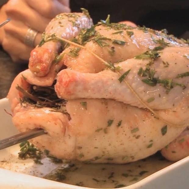 Poularde rôtie et fumée aux herbes de Francine