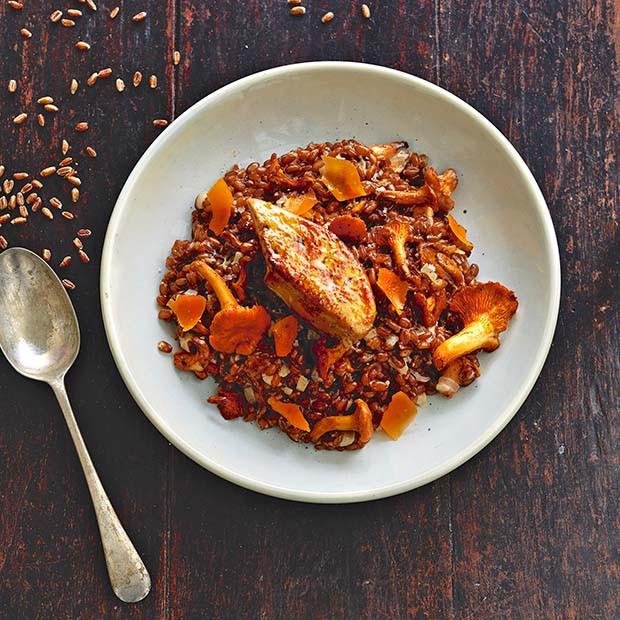 Risotto d’épeautre aux girolles et cubes de foie gras dorés