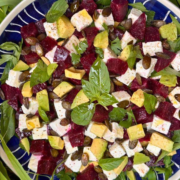Salade de betterave, avocat et fêta