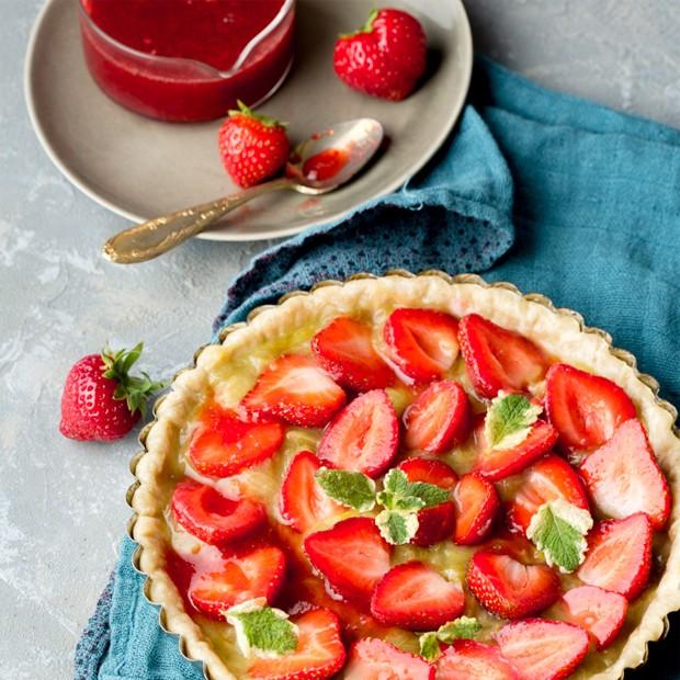 Tarte à la rhubarbe et aux fraises d’Annie