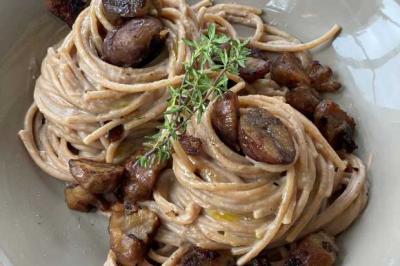 Spaghettis complets aux châtaignes et ail noir