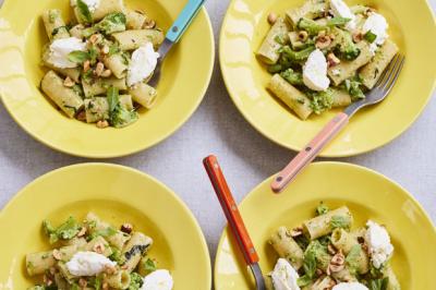 Rigatoni brocoli, noisettes et ricotta