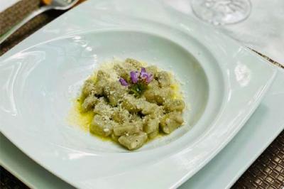 Gnocchis aux olives noires et beurre de sauge de Marie-Chantal