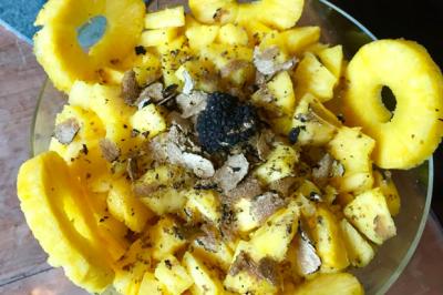 Salade d’ananas et de truffes de Monique