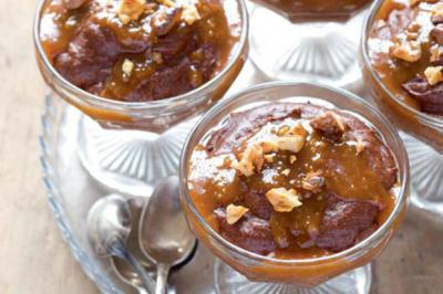 MOUSSE AU CHOCOLAT, CARAMEL DE NOIX ET NOIX CROQUANTES