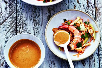 Salade de légumes croquants aux crevettes et lait de coco 