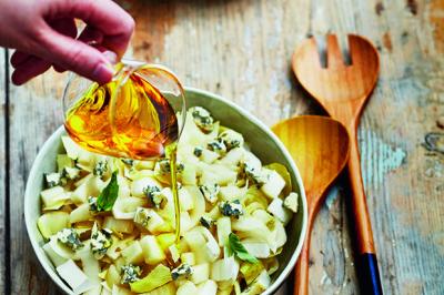 Salade d’endives, poires et fourme d’Ambert 