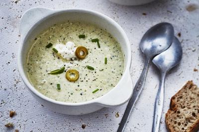 Soupe fraîche d'olives à la menthe