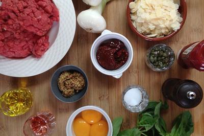 Tartare de bœuf au parmesan et au basilic