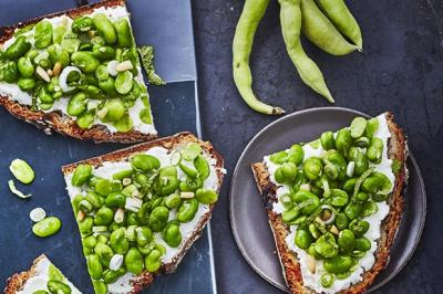 Tartines de févettes à la menthe