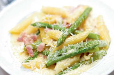 Carbonara de penne aux asperges