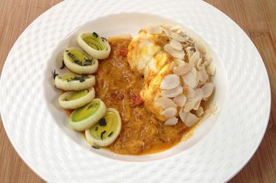 Curry de lotte aux poireaux et aux amandes