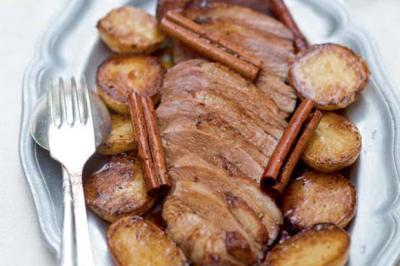 Magrets de canard miel cannelle pdterre rissolées