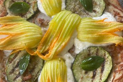 Pizza burrata et fleurs de courgettes