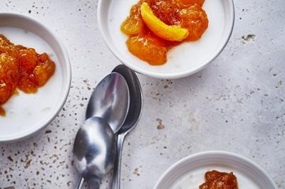 Blanc-manger aux amandes, lait de coco et abricots vanillés