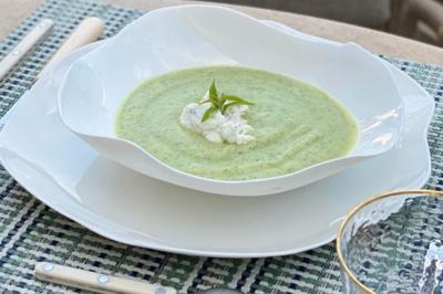 Velouté glacé de courgettes ricotta-verveine