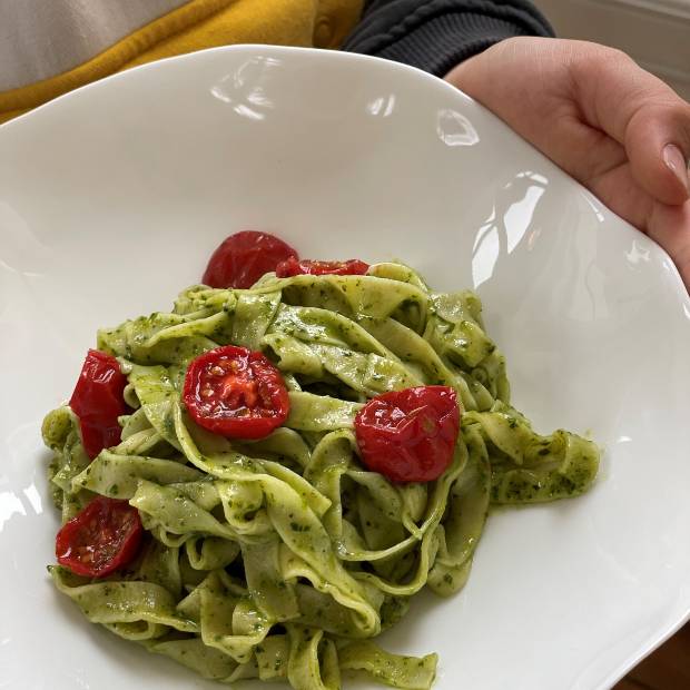 Tagliatelles au pesto et tomates cerises confites Tagliatelles au pesto et tomates cerises confites