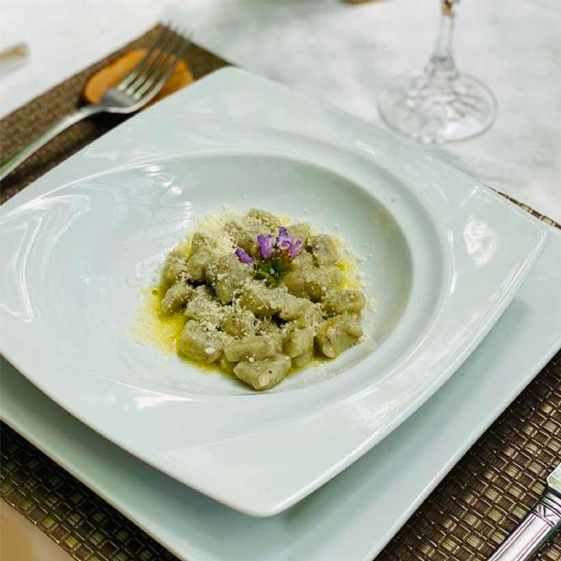 Gnocchis aux olives noires et beurre de sauge de Marie-Chantal Gnocchis aux olives noires et beurre de sauge de Marie-Chantal