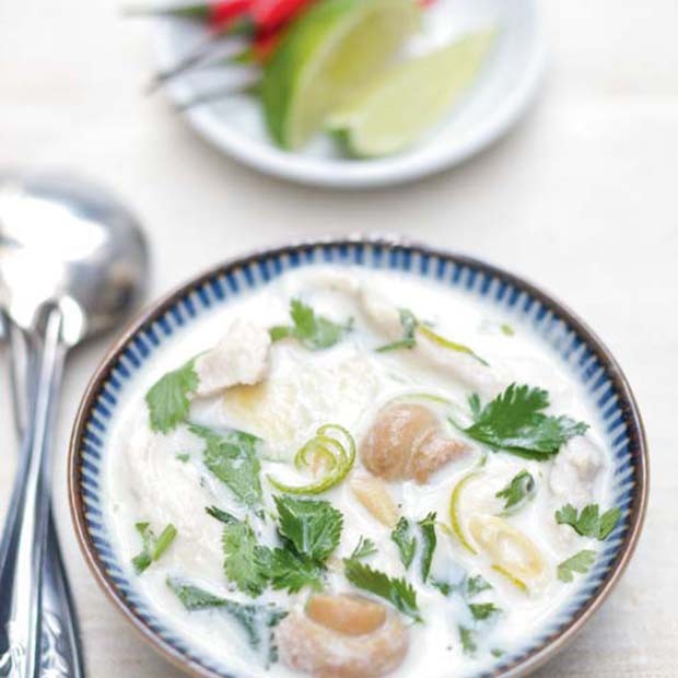 Soupe TOM KHA KAY de poulet au lait de coco Soupe TOM KHA KAY de poulet au lait de coco
