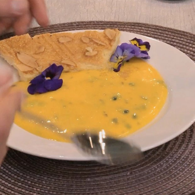La crème de Yuzu, passion et sables croustillants aux zestes de Julie La crème de Yuzu, passion et sables croustillants aux zestes de Julie