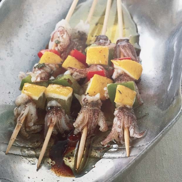 Brochettes de calmars marinés à l’aigre-doux Brochettes de calmars marinés à l’aigre-doux