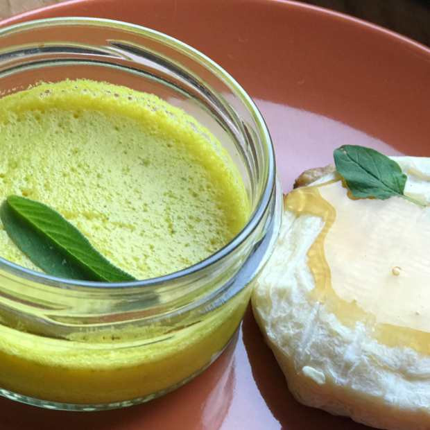 Flan à la sauge, Saint-Marcellin et tuile de noix de Gilles Flan à la sauge, Saint-Marcellin et tuile de noix de Gilles