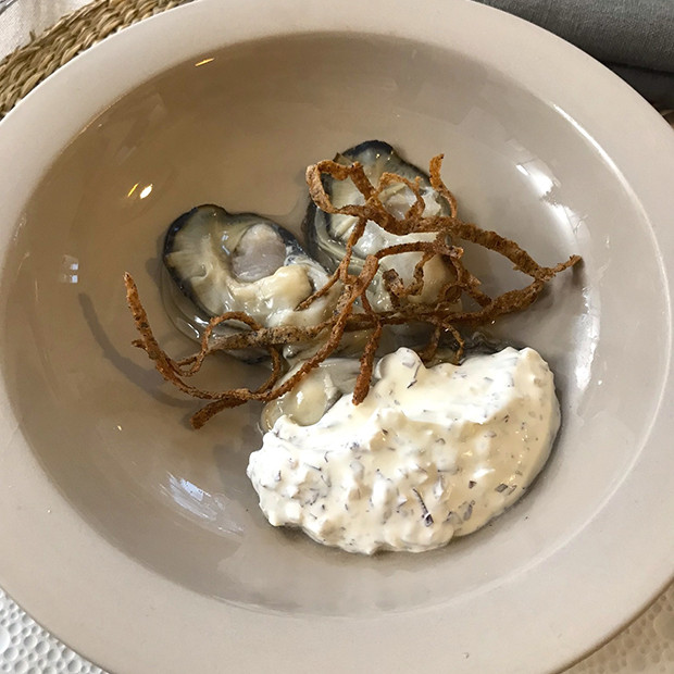Huîtres pochées, velouté de sarrasin et crème aux algues et oignons de Nicolas Conraux Huîtres pochées, velouté de sarrasin et crème aux algues et oignons de Nicolas Conraux